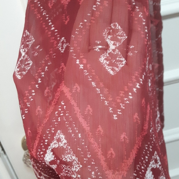 🛍️ Hollister Red patterned blouse - Picture 4 of 5